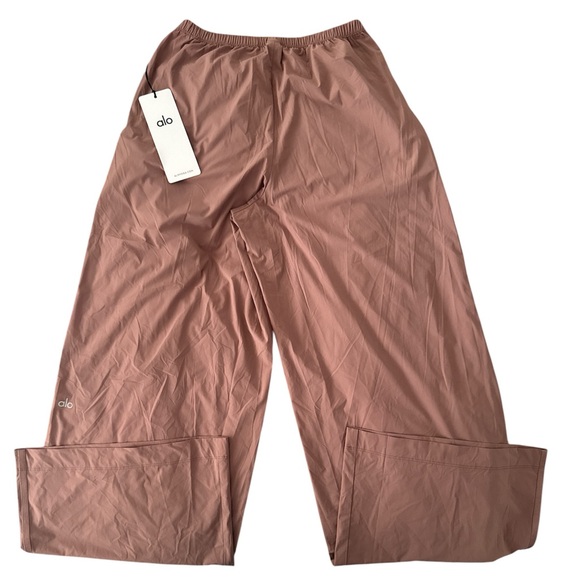 ALO Yoga Breezy Wide Leg Pant in Smoky Quartz (Long) - Picture 3 of 4